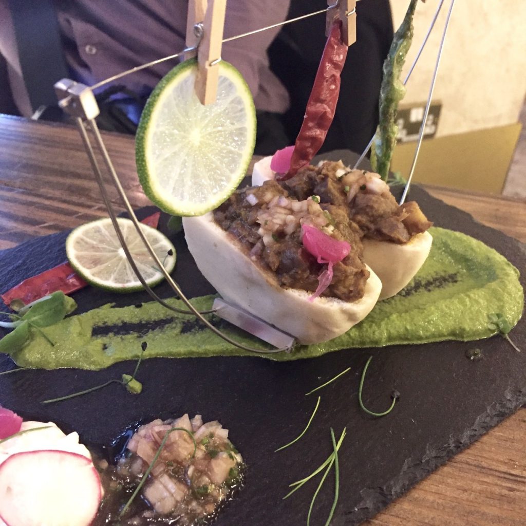 Chole pav with onion salsa|Farzi Cafe|Farzi Twist