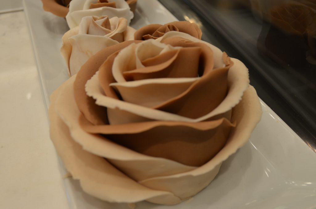 Divan Patisserie| Beautiful chocolate roses